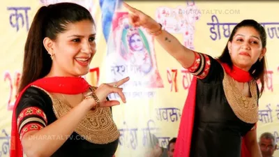 sapna dance video  देसी सूट पर घूँघट डालकर सपना ने मारे ठुमके  अदाओं और हुस्न से लूटी महफिल