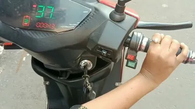 speed limit  लिमिट से ज्यादा स्पीड होने पर इस ई स्कूटर की बढ़ी दिक्क्तें  कंपनी पर लगा 1लाख रूपए का जुर्माना